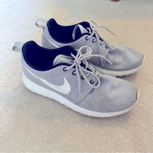Nike Roche Sneakers